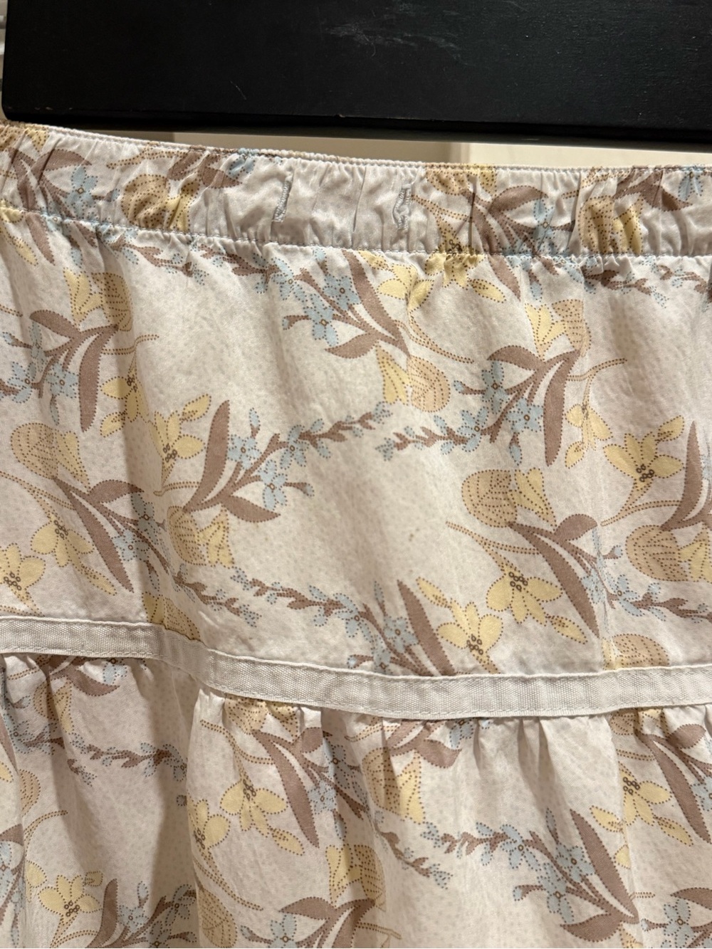 American Eagle Outfitters 100% Silk Cream Floral Tiered Mini Skirt Size 6 - Picture 7 of 7